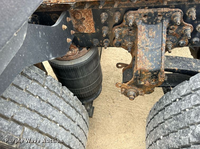 image for item EV9406 2017 Mack CXU613  semi truck