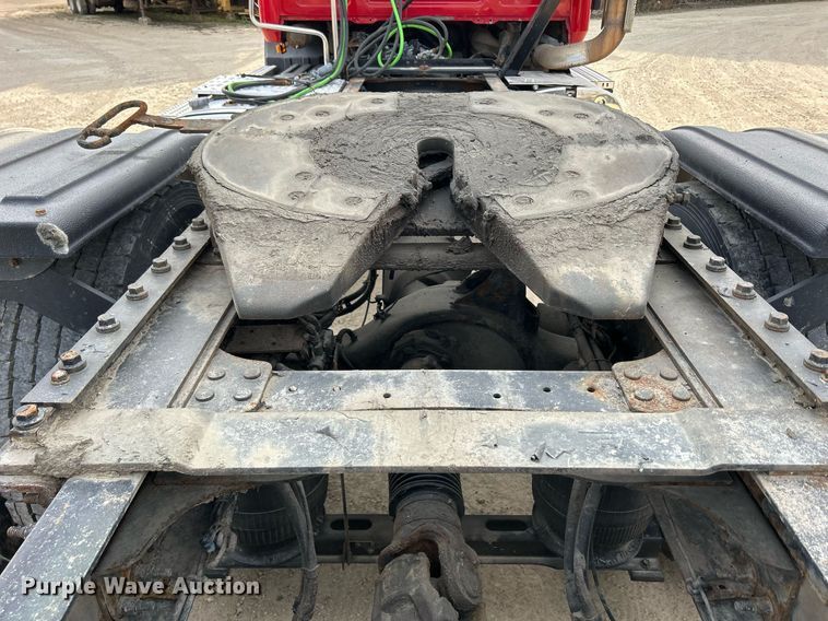 image for item EV9406 2017 Mack CXU613  semi truck