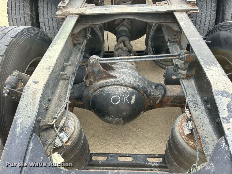 image for item EV9406 2017 Mack CXU613  semi truck