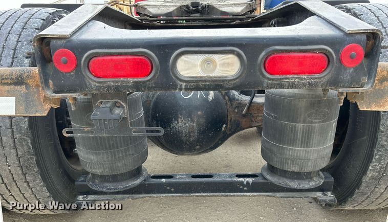 image for item EV9406 2017 Mack CXU613  semi truck