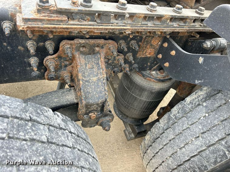 image for item EV9406 2017 Mack CXU613  semi truck