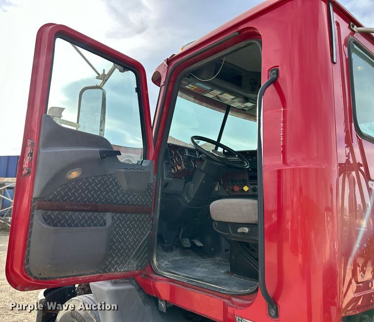 image for item EV9406 2017 Mack CXU613  semi truck