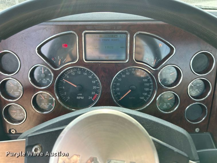 image for item EV9406 2017 Mack CXU613  semi truck