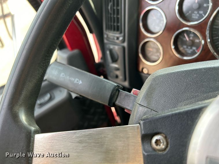 image for item EV9406 2017 Mack CXU613  semi truck