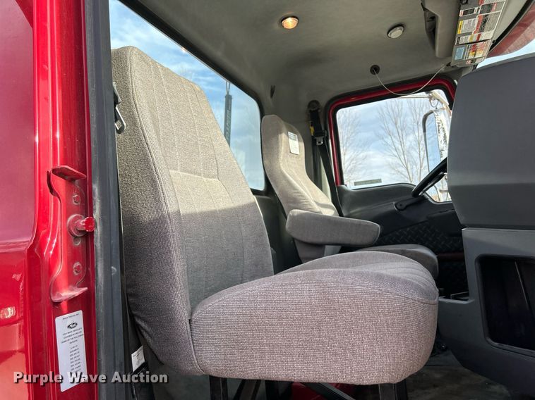 image for item EV9406 2017 Mack CXU613  semi truck