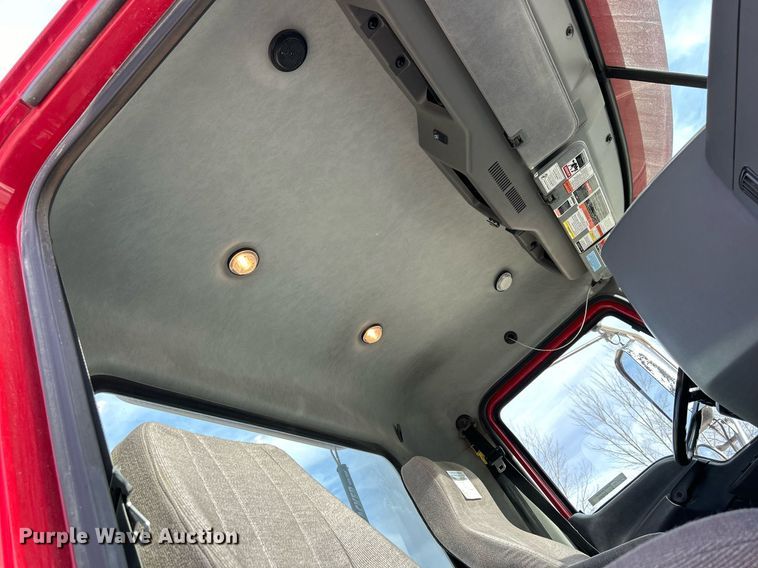 image for item EV9406 2017 Mack CXU613  semi truck