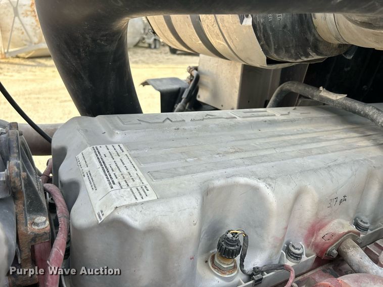 image for item EV9406 2017 Mack CXU613  semi truck