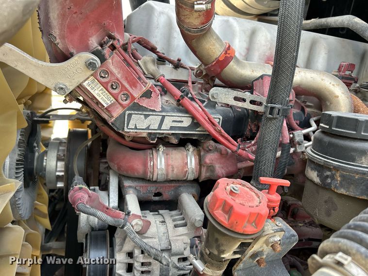 image for item EV9406 2017 Mack CXU613  semi truck