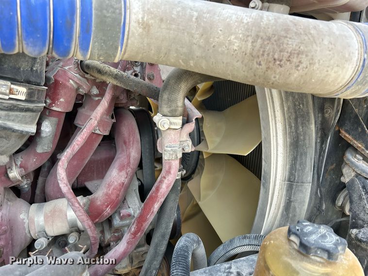 image for item EV9406 2017 Mack CXU613  semi truck