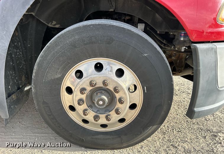 image for item EV9406 2017 Mack CXU613  semi truck