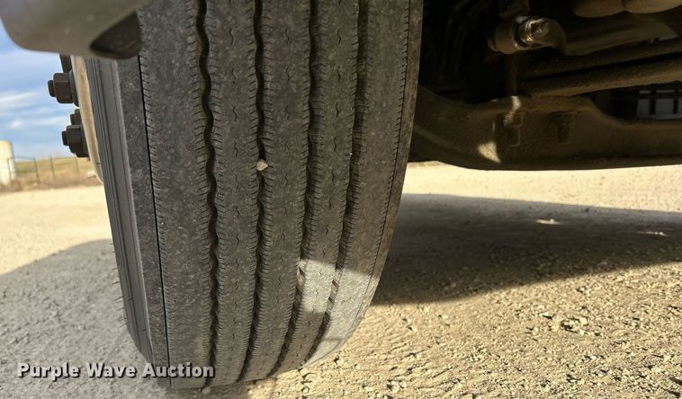 image for item EV9406 2017 Mack CXU613  semi truck