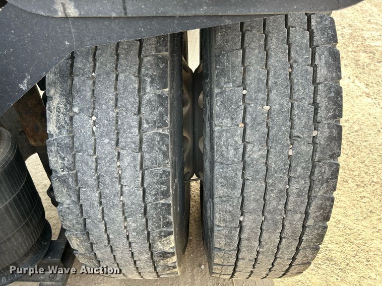 image for item EV9406 2017 Mack CXU613  semi truck