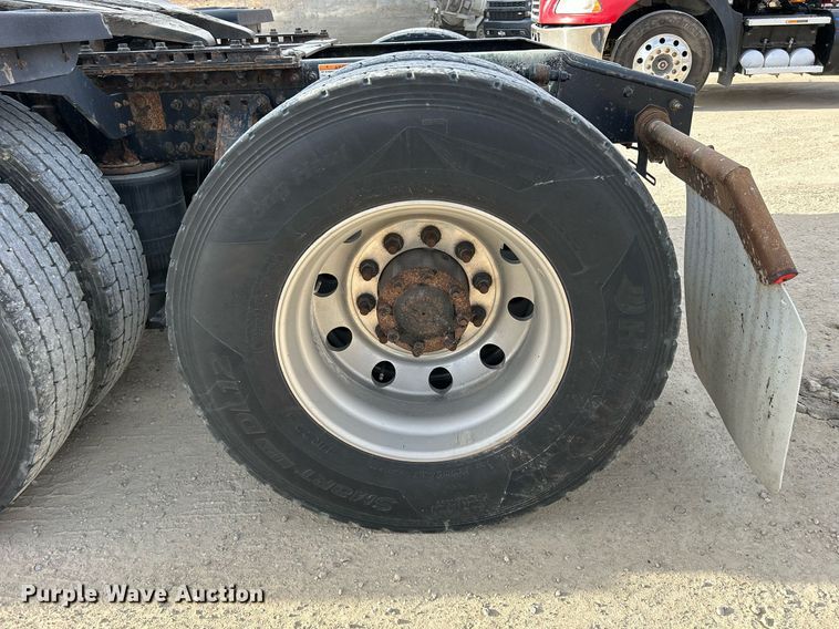 image for item EV9406 2017 Mack CXU613  semi truck