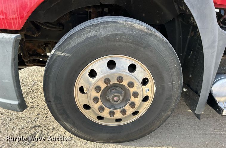 image for item EV9406 2017 Mack CXU613  semi truck