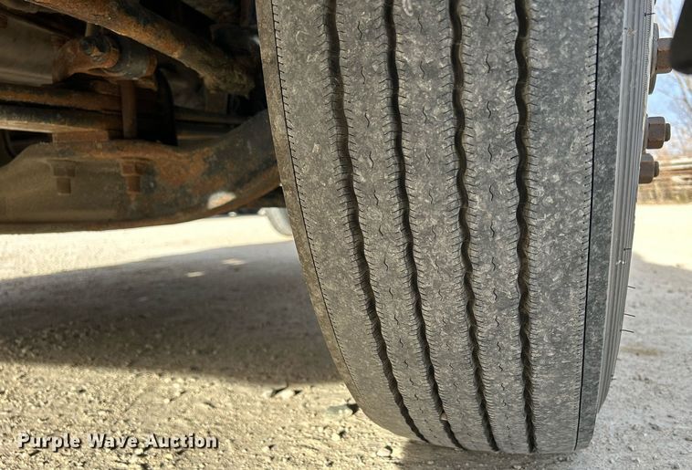 image for item EV9406 2017 Mack CXU613  semi truck