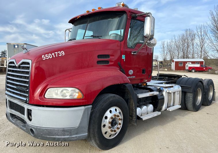 image for item EV9407 2017 Mack CXU613  semi truck