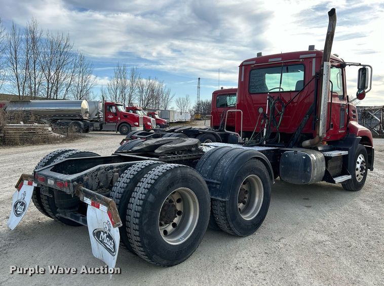 image for item EV9407 2017 Mack CXU613  semi truck