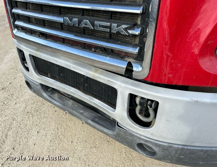 image for item EV9407 2017 Mack CXU613  semi truck
