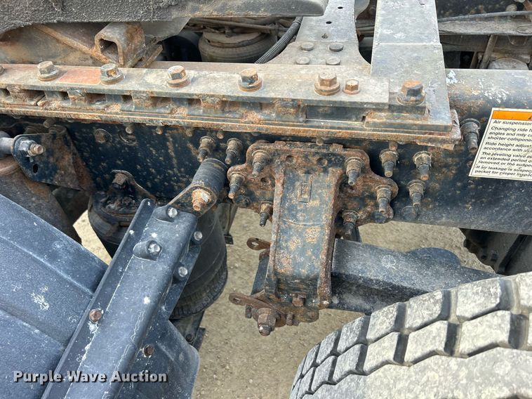 image for item EV9407 2017 Mack CXU613  semi truck