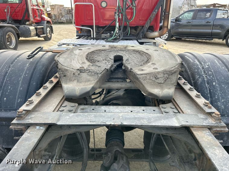 image for item EV9407 2017 Mack CXU613  semi truck