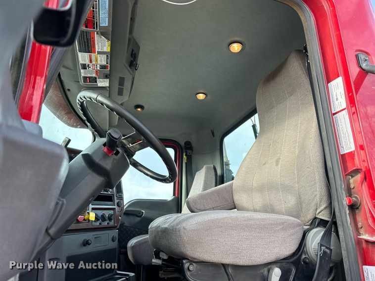 image for item EV9407 2017 Mack CXU613  semi truck