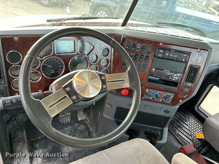 image for item EV9407 2017 Mack CXU613  semi truck