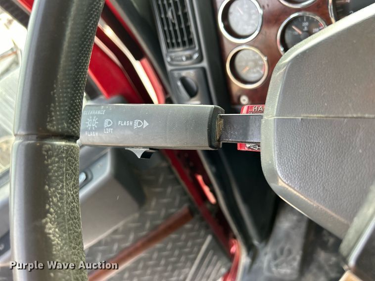 image for item EV9407 2017 Mack CXU613  semi truck