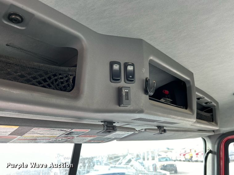 image for item EV9407 2017 Mack CXU613  semi truck