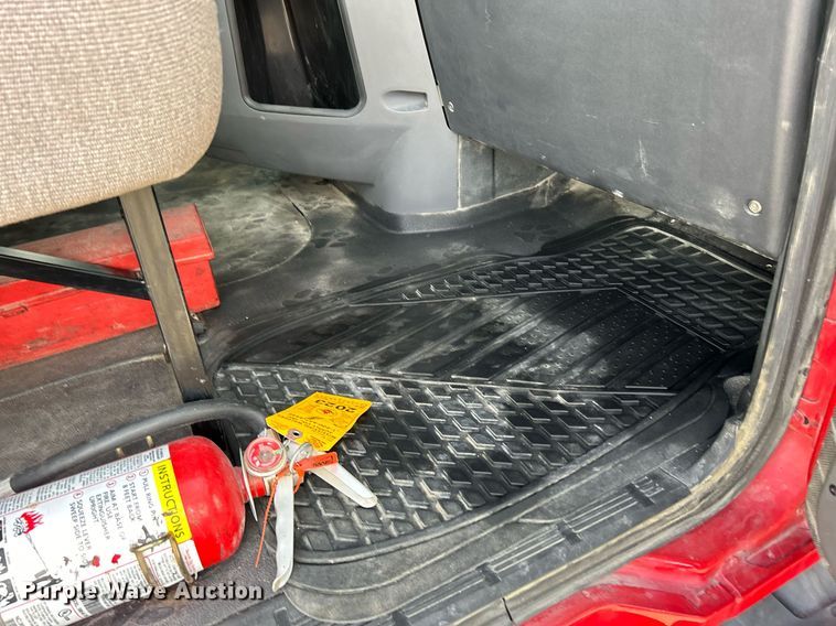 image for item EV9407 2017 Mack CXU613  semi truck