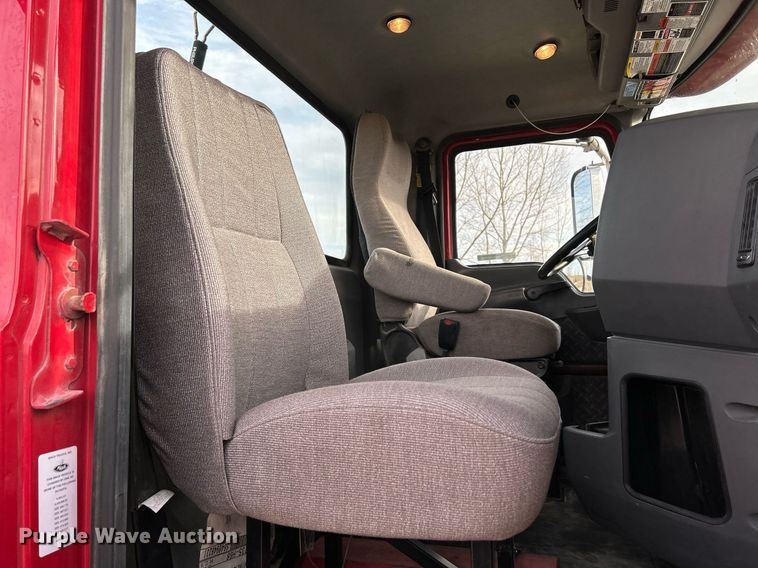 image for item EV9407 2017 Mack CXU613  semi truck