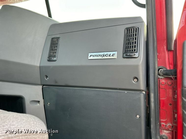 image for item EV9407 2017 Mack CXU613  semi truck