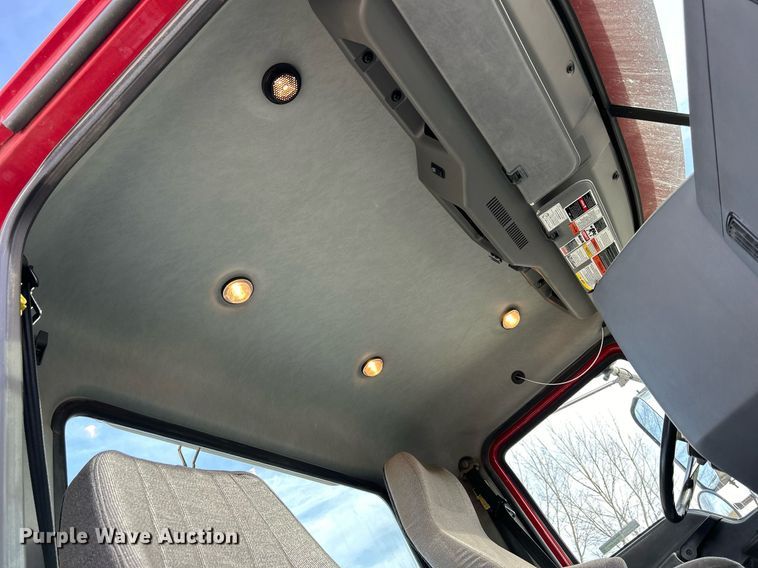 image for item EV9407 2017 Mack CXU613  semi truck