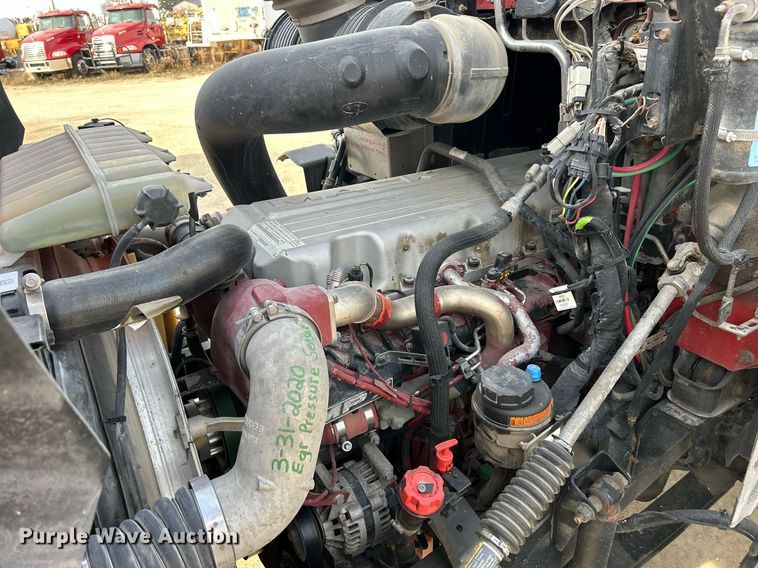 image for item EV9407 2017 Mack CXU613  semi truck