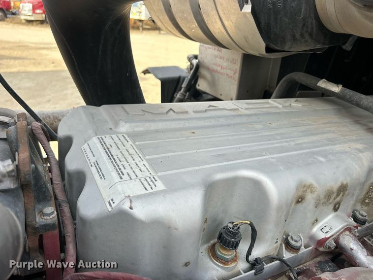 image for item EV9407 2017 Mack CXU613  semi truck