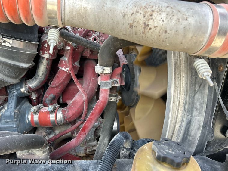 image for item EV9407 2017 Mack CXU613  semi truck