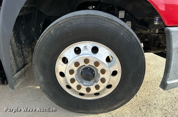 image for item EV9407 2017 Mack CXU613  semi truck