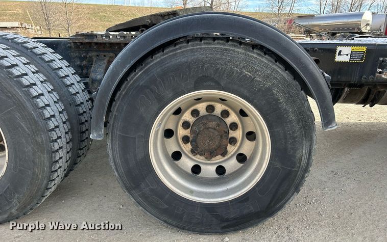 image for item EV9407 2017 Mack CXU613  semi truck