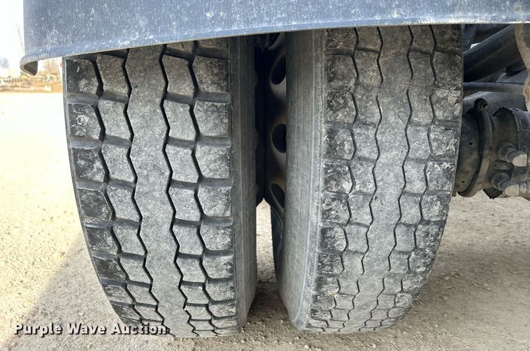 image for item EV9407 2017 Mack CXU613  semi truck