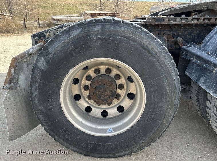 image for item EV9407 2017 Mack CXU613  semi truck