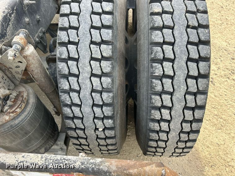 image for item EV9407 2017 Mack CXU613  semi truck