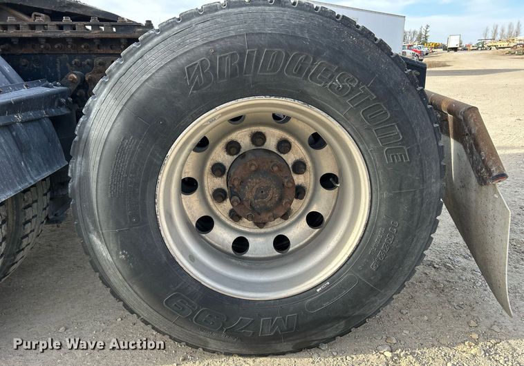 image for item EV9407 2017 Mack CXU613  semi truck