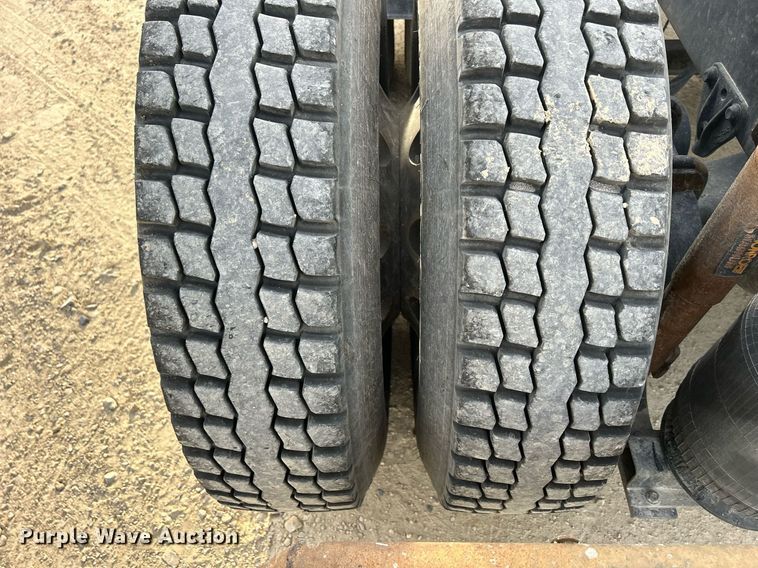 image for item EV9407 2017 Mack CXU613  semi truck