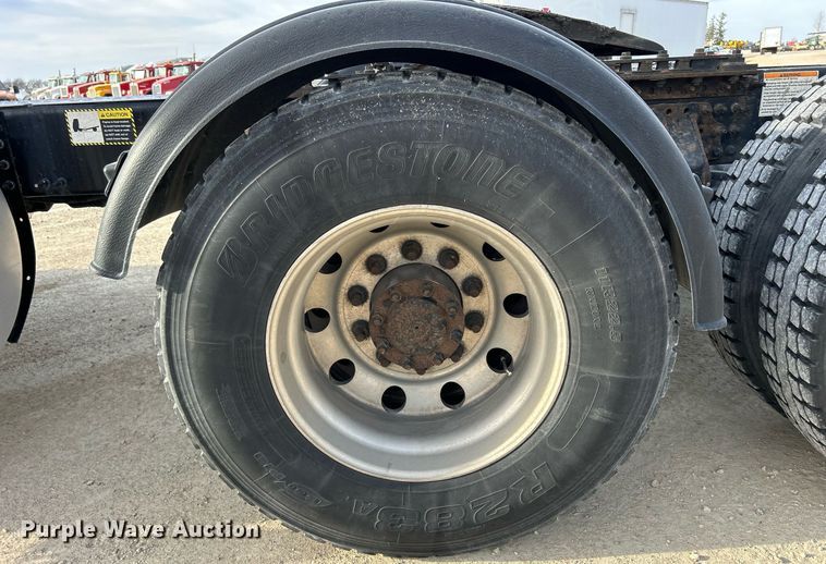 image for item EV9407 2017 Mack CXU613  semi truck