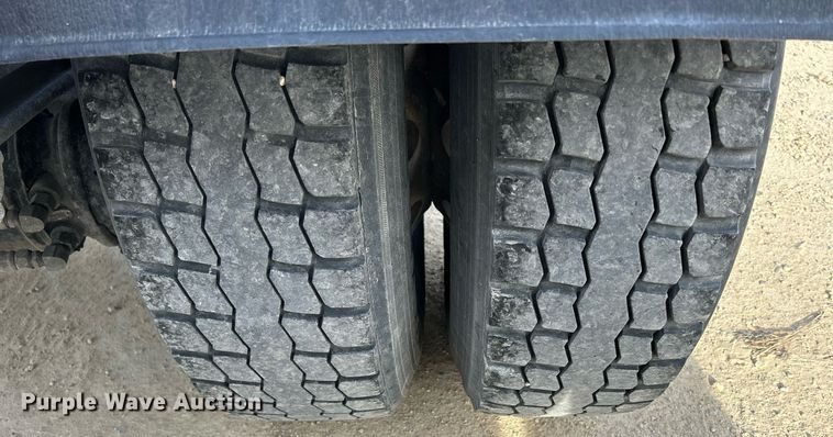 image for item EV9407 2017 Mack CXU613  semi truck