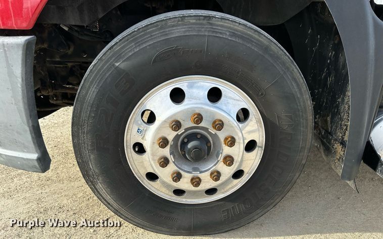 image for item EV9407 2017 Mack CXU613  semi truck