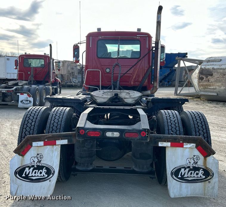 image for item EV9408 2017 Mack CXU613  semi truck