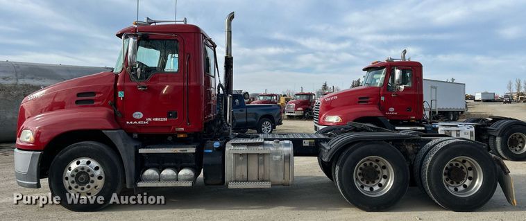 image for item EV9408 2017 Mack CXU613  semi truck