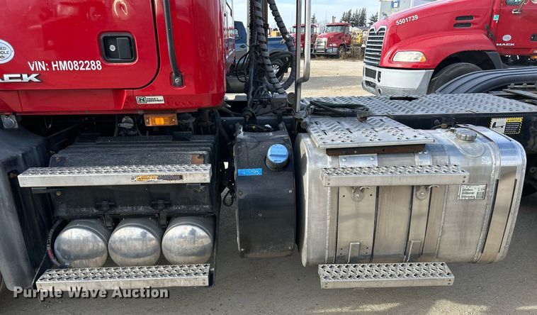 image for item EV9408 2017 Mack CXU613  semi truck