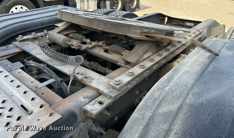 image for item EV9408 2017 Mack CXU613  semi truck