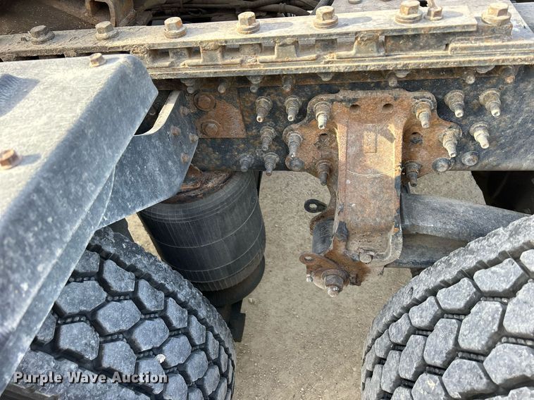 image for item EV9408 2017 Mack CXU613  semi truck